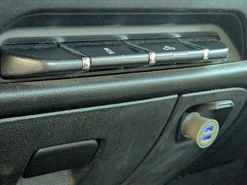 Used 2018 Chevrolet Silverado 1500 Custom w/ Custom Value Package image 10