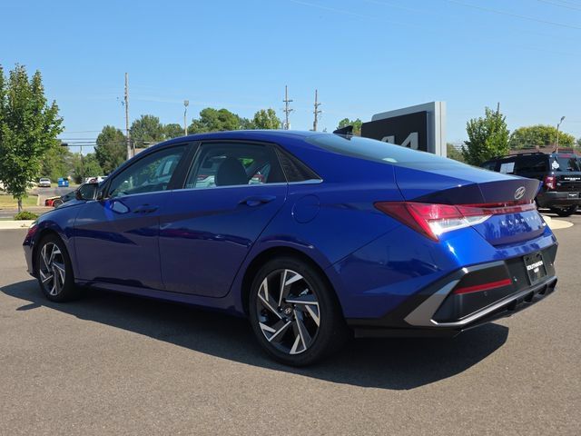 Used 2024 Hyundai Elantra Limited FWD image 3