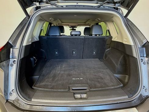 Used 2023 Nissan Rogue SV w/ SV Premium B Package image 26