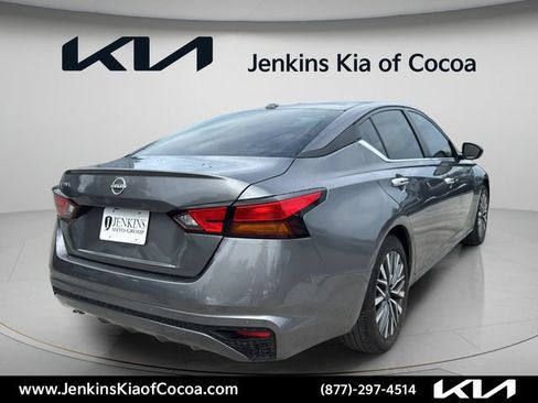 Used 2025 Nissan Altima 2.5 SV FWD image 5