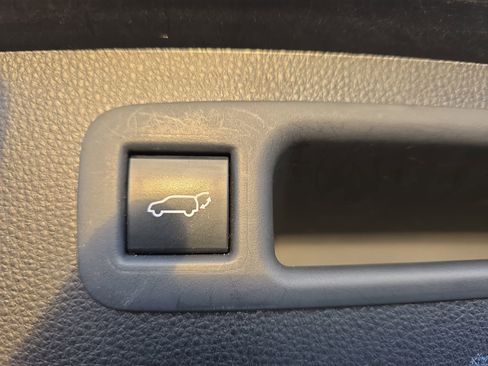 Used 2021 Toyota Highlander XSE image 13