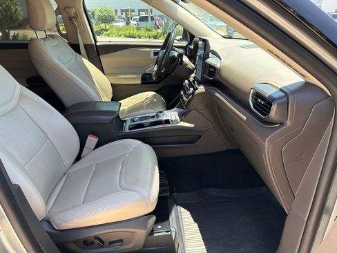 Used 2021 Ford Explorer Platinum w/ Equipment Group 601A AWD/4WD image 27