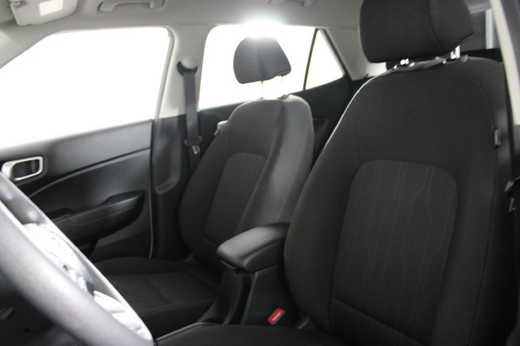 Certified 2024 Hyundai Venue SE FWD image 19