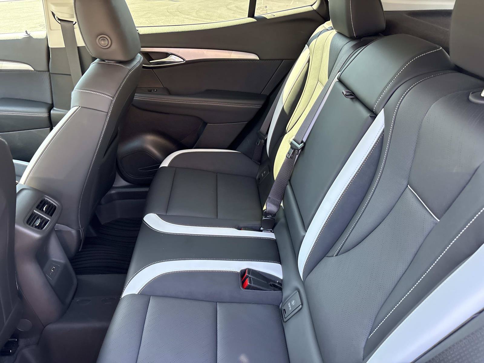 Used 2024 Buick Envision Sport Touring AWD/4WD image 31
