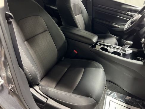 Used 2024 Nissan Altima 2.5 SV FWD image 9
