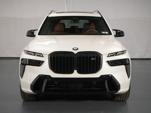 Used 2025 BMW X7 M60i image 8