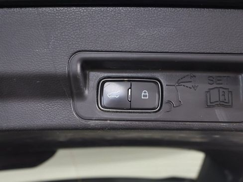 Used 2021 Ford Explorer XLT w/ Equipment Group 202A AWD/4WD image 19