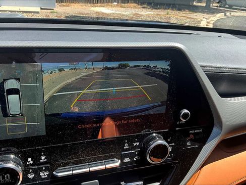 Used 2025 Toyota Highlander Platinum image 28