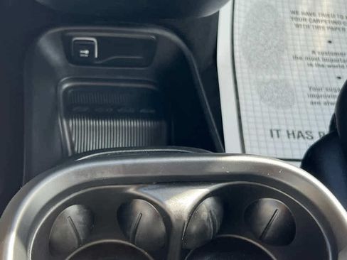 Used 2025 Chrysler Pacifica Select FWD image 24
