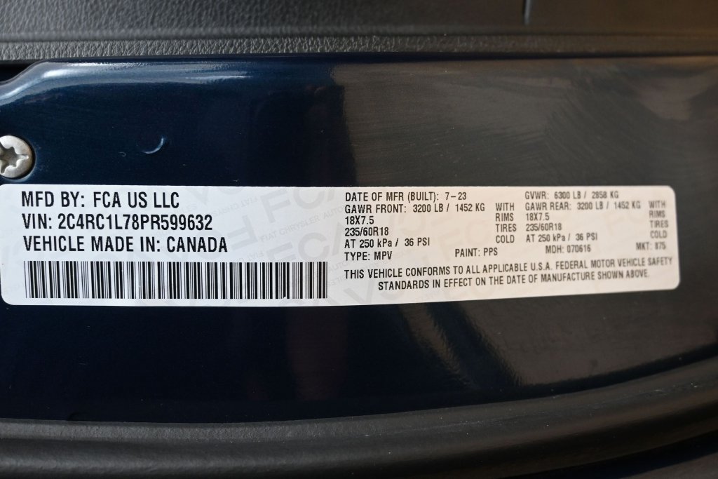 Used 2023 Chrysler Pacifica Touring-L w/ S Appearance Package FWD image 32