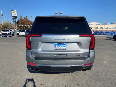 Used 2025 GMC Yukon XL Denali image 12