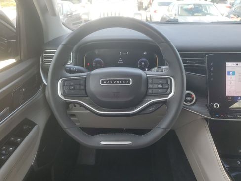 Used 2024 Jeep Wagoneer Series II image 11