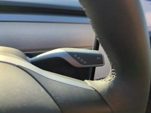 Used 2022 Tesla Model Y Performance AWD/4WD image 18