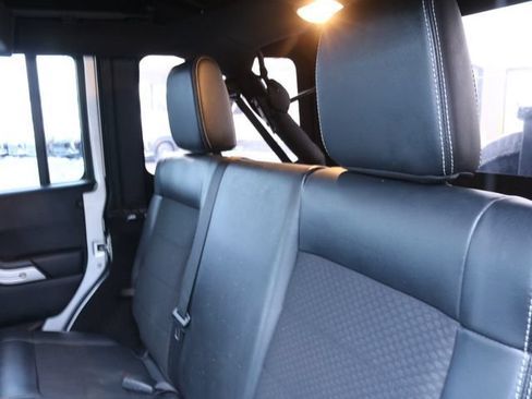 Used 2012 Jeep Wrangler Unlimited Rubicon AWD/4WD image 15