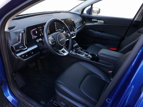 Used 2025 Kia Sportage EX image 9