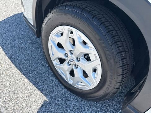 Used 2023 Subaru Forester AWD/4WD image 33