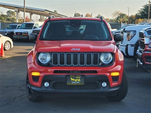 Certified 2022 Jeep Renegade Latitude w/ Convenience Group image 2