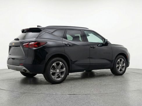 Used 2025 Chevrolet Blazer LT image 9