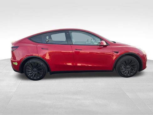 Used 2022 Tesla Model Y Long Range image 4