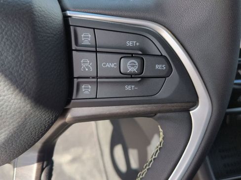 New 2026 Jeep Grand Cherokee Altitude AWD/4WD image 19