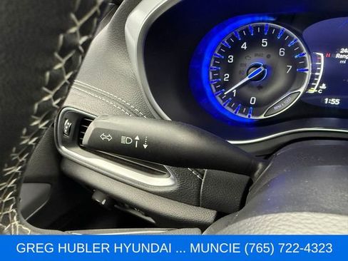 Used 2025 Chrysler Pacifica Limited FWD image 26