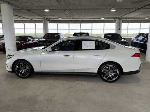 Used 2025 BMW i5 eDrive40i w/ Premium Package RWD image 5