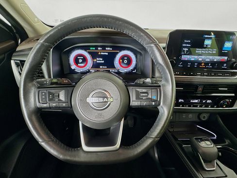 Used 2023 Nissan Rogue Platinum FWD image 11