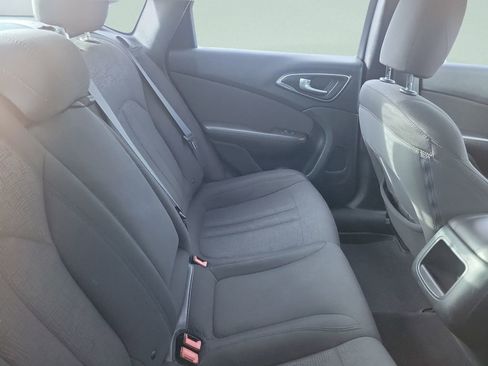 Used 2015 Chrysler 200 Limited w/ Convenience Group image 6