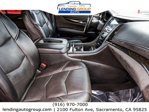 Used 2016 Cadillac Escalade ESV Platinum image 17