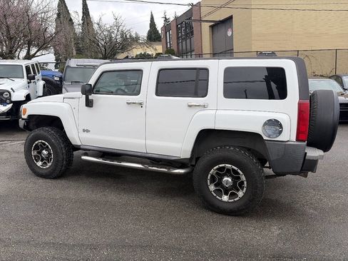 Used 2008 HUMMER H3 image 2