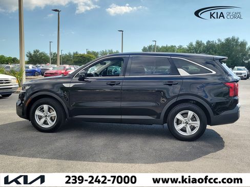 Certified 2022 Kia Sorento LX image 7