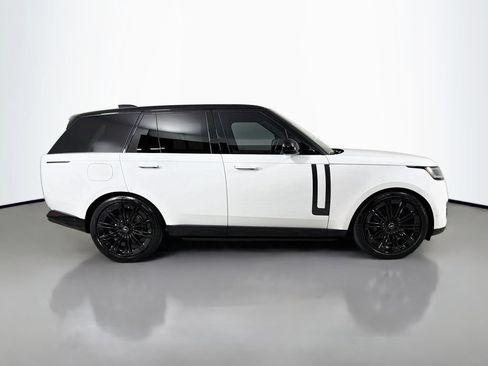 Used 2025 Land Rover Range Rover SE AWD/4WD image 4