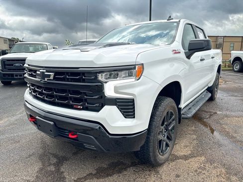 Used 2025 Chevrolet Silverado 1500 LT Trail Boss w/ Convenience Package II AWD/4WD image 3