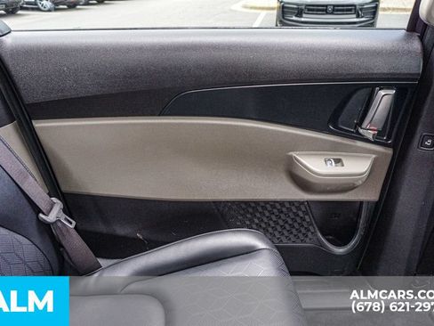 Used 2025 Kia Carnival FWD image 33