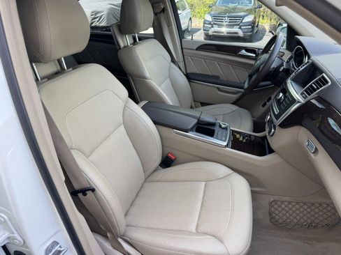 Used 2013 Mercedes-Benz GL 450 4MATIC image 36