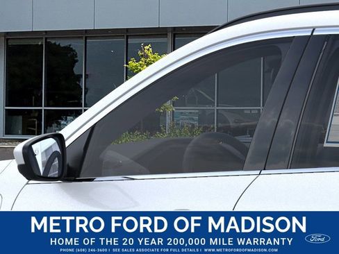 New 2025 Ford Escape SE w/ PHEV Premium Package FWD image 22