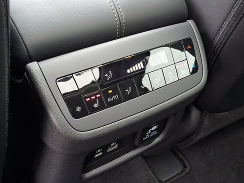Used 2025 Nissan Pathfinder Platinum w/ Cargo Package AWD/4WD image 15