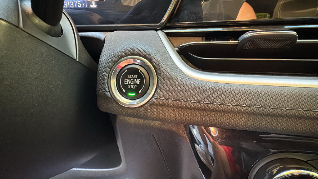 Used 2025 Chevrolet TrailBlazer LT AWD/4WD image 14