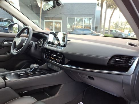 Certified 2023 Nissan Rogue SL w/ SL Premium Package image 21