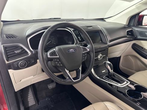 Used 2018 Ford Edge Titanium w/ Technology Package FWD image 16