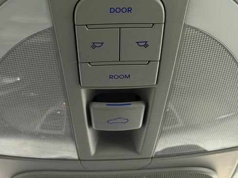 Used 2009 Hyundai Genesis 3.8 w/ Premium Pkg 2 image 24