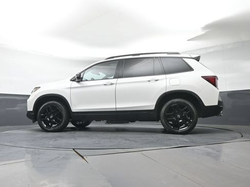 Certified 2024 Honda Passport Black Edition image 31