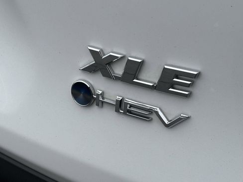 Used 2025 Toyota RAV4 XLE w/ Convenience Package image 10