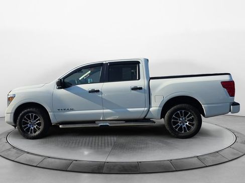 Used 2022 Nissan Titan SV AWD/4WD image 2