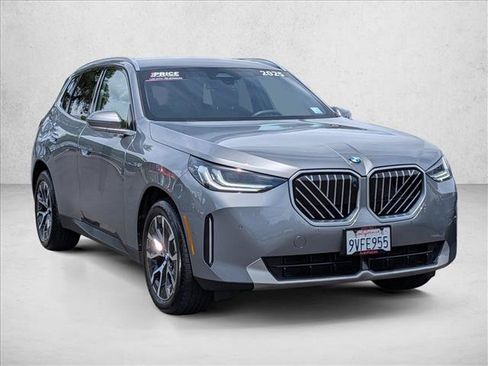 Used 2025 BMW X3 xDrive30i w/ Premium Package AWD/4WD image 3