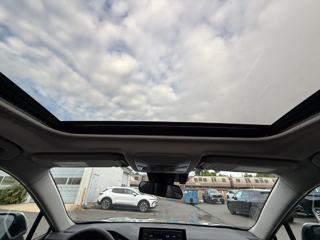Used 2022 Toyota RAV4 XLE Premium AWD/4WD image 22