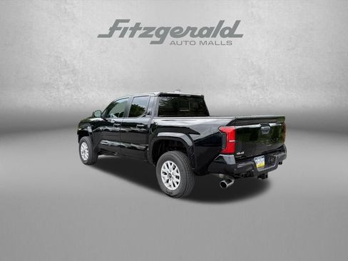 Used 2024 Toyota Tacoma SR5 AWD/4WD image 8