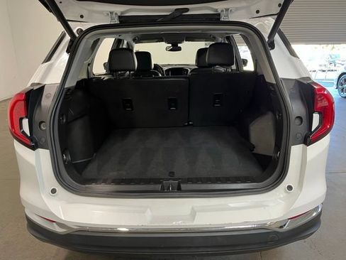 Used 2024 GMC Terrain SLT FWD image 16