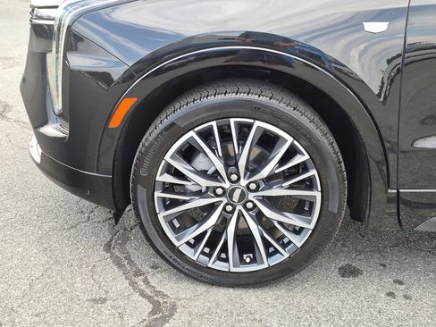 Certified 2025 Cadillac XT4 Sport w/ Cold Weather Package FWD image 10