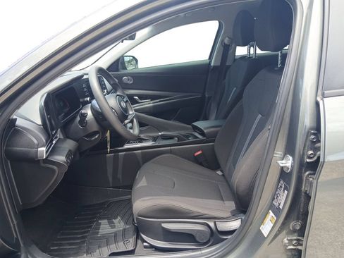 Used 2024 Hyundai Elantra SE FWD image 9